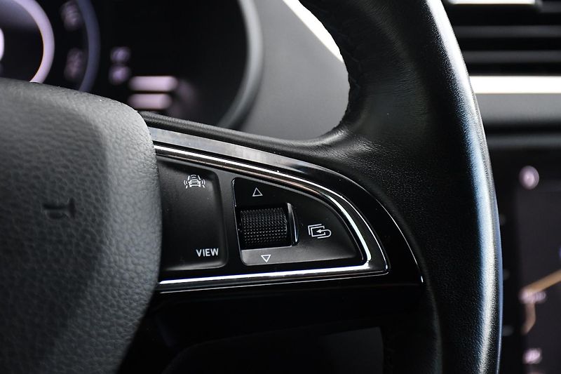 Škoda Octavia 2.0TDi STYLE VIRTUAL ACC ČR - fotka 29 z 54