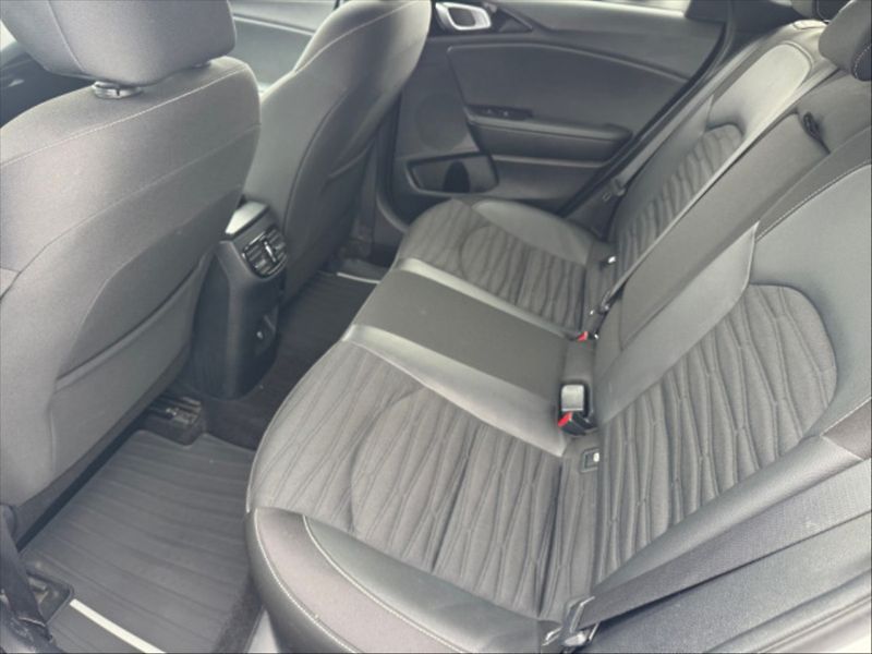 Kia Ceed 1,5 TGDI GT Line AT - fotka 7 z 10
