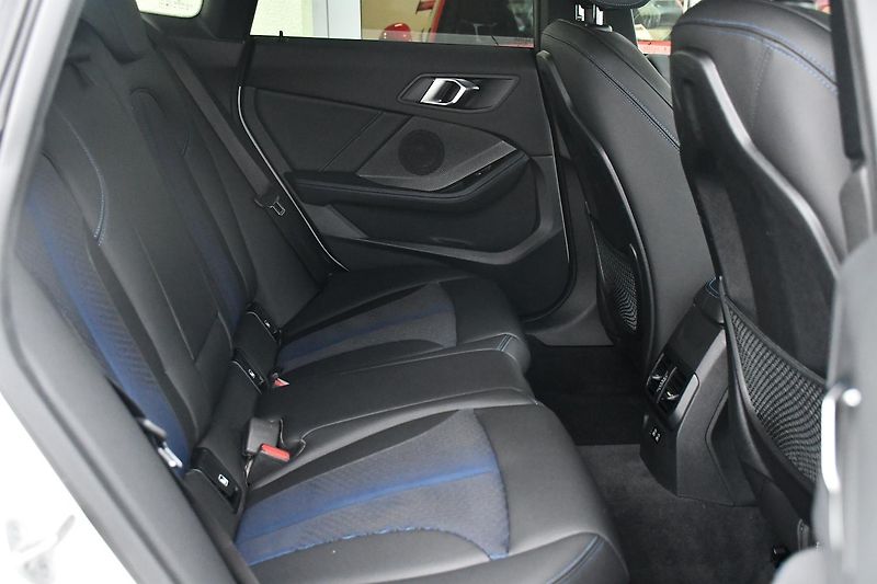 BMW Řada 2 218d M-SPORT 1M ČR ACC - fotka 23 z 45
