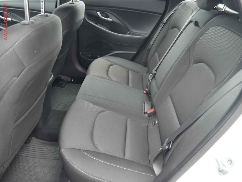 Hyundai i30 (2019) 1.4 T-GDi, ČR, AC, temp. - fotka 10 z 21