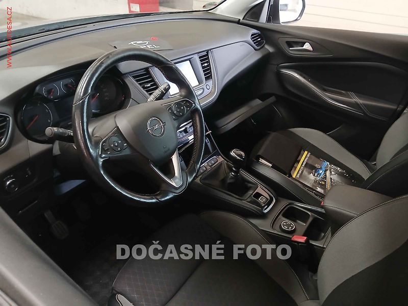 Opel Grandland X (2018) 1.6, servis.kniha, LED - fotka 2 z 3