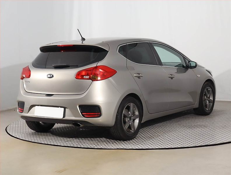 Kia Ceed (2016) Silver 1.4 CVVT, Serv.kniha - fotka 5 z 15