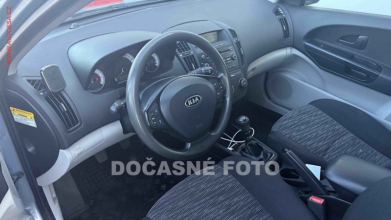 Kia Ceed (2008) 1.4CVVT, ČR, AC, tažné - fotka 3 z 3