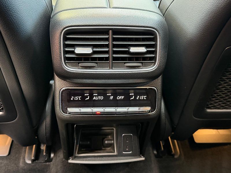 Mercedes-Benz GLE 400d-AMG-R21-PANO-TAŽ-COUPE - fotka 30 z 36