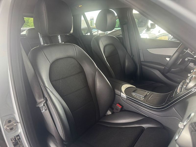 Mercedes-Benz GLC 220d 4MATIC - fotka 21 z 21