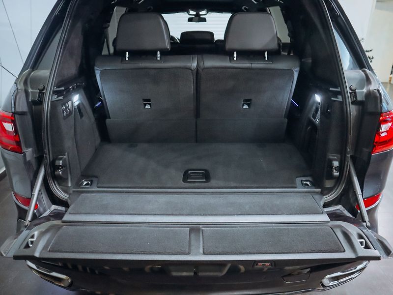 BMW X7 xDrive40i - fotka 8 z 32