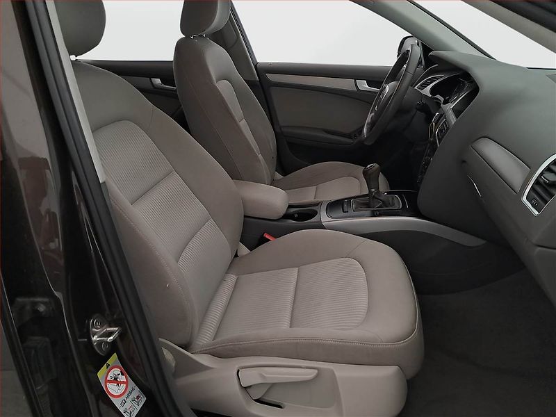 Audi A4 (2011) 2.0 TDI, Xenony, Vyhř. sedaček - fotka 9 z 16