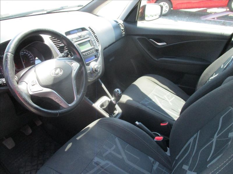 Hyundai ix20 1,6 CVVT, digiklima,servis,CZ, - fotka 17 z 39