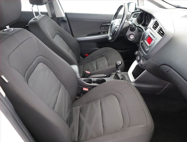 Kia Ceed (2013) 1.4 CVVT, Tempomat - fotka 7 z 17