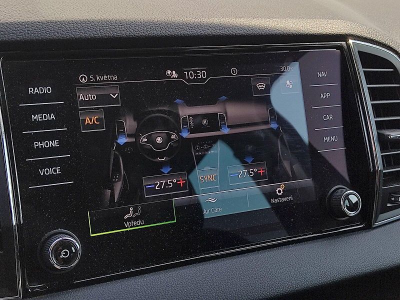 Škoda Karoq (2020) Style 1,5 Tsi 110 Kw DSG - fotka 15 z 43