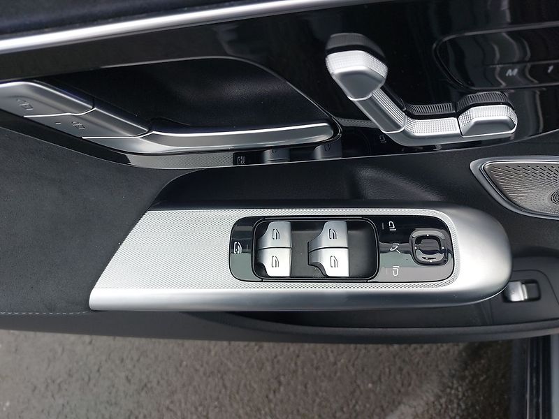 Mercedes-Benz EQE 500 AMG 4MATIC - fotka 24 z 26