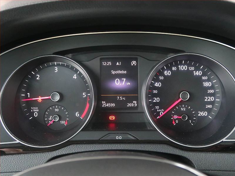 Volkswagen Passat (2014) 2.0 TDI, Navi, Tempomat - fotka 11 z 16