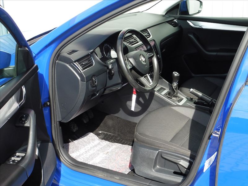 Škoda Octavia III Combi 2,0 TDI Navi, Led, T - fotka 11 z 15