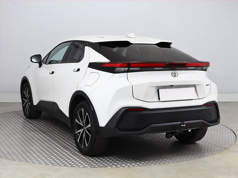 Toyota C-HR (2024) 1.8 Hybrid - fotka 4 z 21
