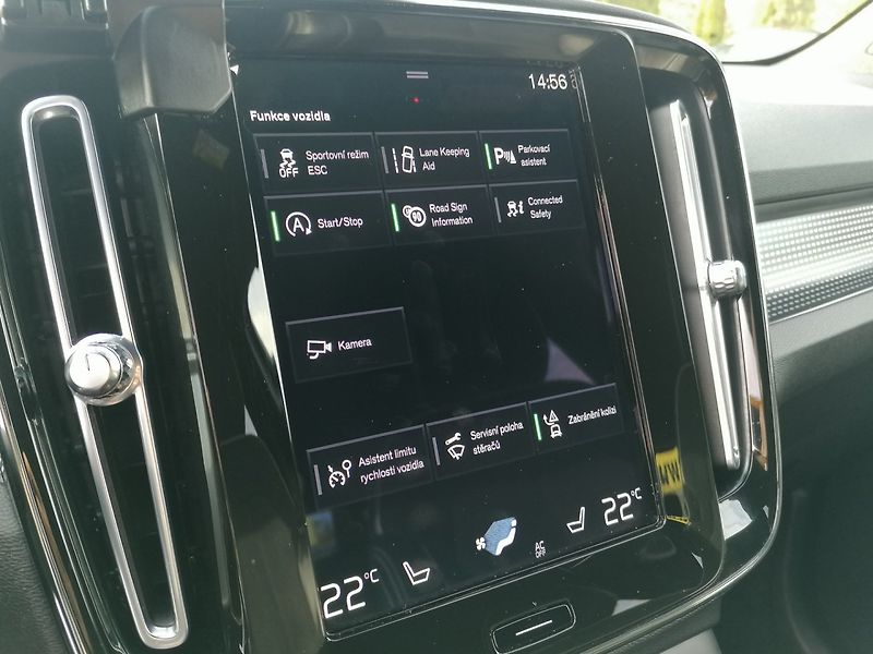 Volvo XC40 (2022) 1.5 T3 R-DESIGN Aut. - fotka 15 z 35