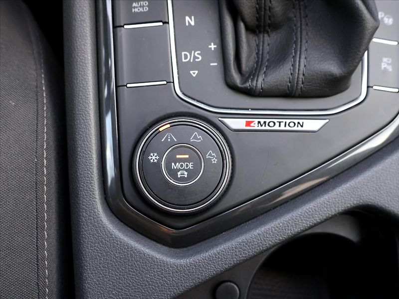 Volkswagen Tiguan Allspace 2,0 TSI 162kW DSG 4M LED 1.Maj - fotka 27 z 35