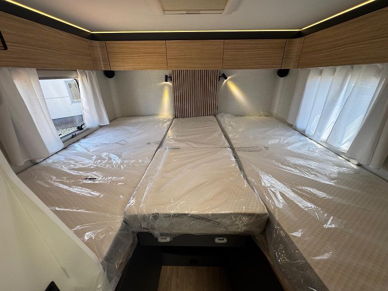 Pilote (2026) P740GJ Expression 8AT LFP 5M - fotka 27 z 34