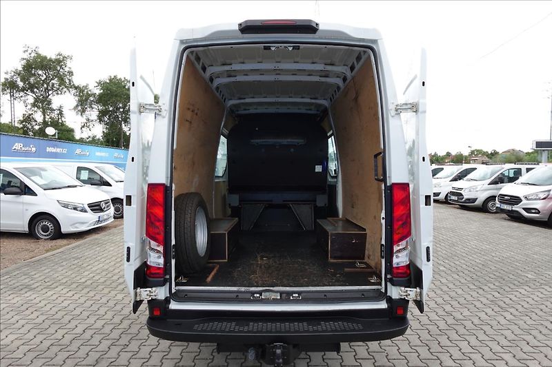 Iveco Daily 2,3 HPT  35C14 7MÍST L2H2 KLIM - fotka 10 z 29