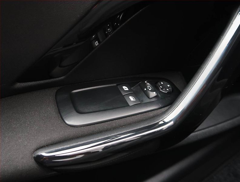 Peugeot 208 (2014) 1.2 PureTech, ČR,1.maj - fotka 18 z 19