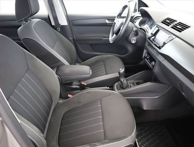 Škoda Fabia (2019) Style 1.0 TSI, Serv.kniha - fotka 7 z 16