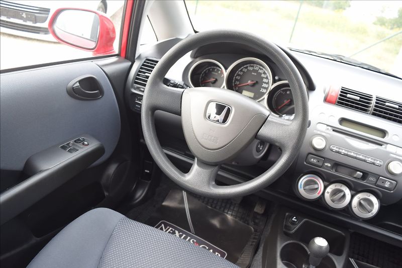 Honda Jazz 1,3 i 57KW NOVÁ STK BEZ KOROZE - fotka 31 z 45
