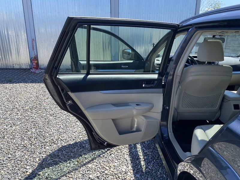 Subaru Outback 2.5i 170PS 4x4 BIFUEL PAN NAVI - fotka 100 z 157