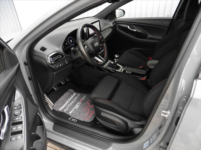Hyundai i30 1,5 N-Line 103kW T-GDI - fotka 9 z 15