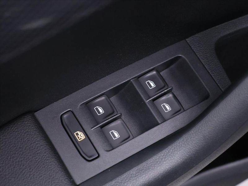 Škoda Octavia RS 2.0 TDI 135kW Navi Xenon - fotka 13 z 28