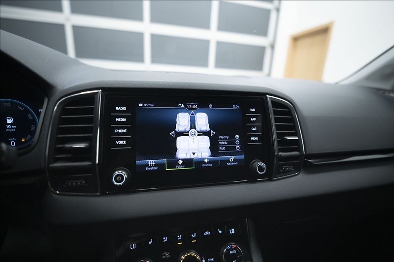 Škoda Karoq 2,0 TDI DSG 4x4 NAVI KAMERA ČR - fotka 29 z 40