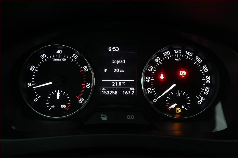 Škoda Rapid (2015) Spaceback 1.2 TSI, Tempomat - fotka 11 z 18