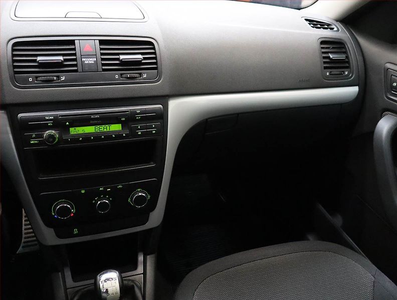 Škoda Yeti (2010) 1.2 TSI, Tempomat - fotka 8 z 17