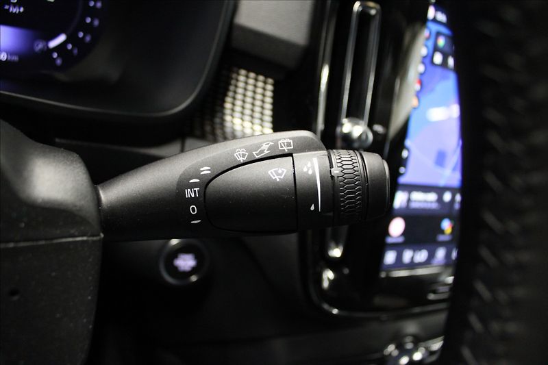Volvo XC40 2,0 B4 Black e. ultra AT 2025 - fotka 13 z 24