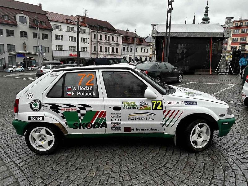 Tragédie, která se odehrála v rámci 58. ročníku Rallye Šumava, kdy po nehodě zemřela navigátorka Alena Krejčíková (41), nezasáhla jen příznivce rallye, ale její kamarády, jelikož byla na Klatovsku doma.