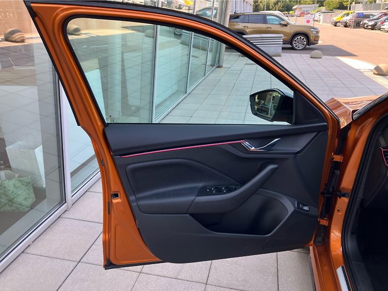 Škoda Kamiq 1.0TSI 85kW MONTECARLO DSG - fotka 22 z 30