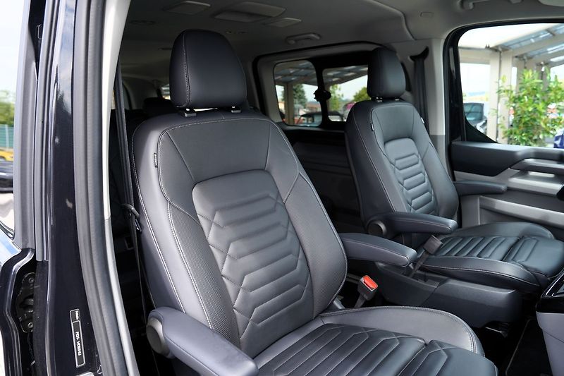 Ford Tourneo Custom 2.0 EcoBlue 4x4 Titanium/Autom - fotka 25 z 48