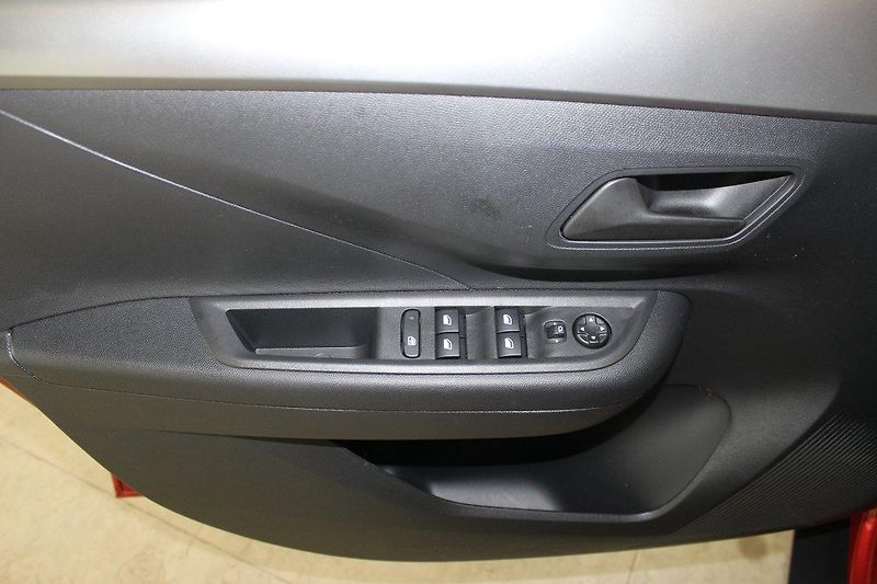 Opel Frontera (2026) Edition Hybrid 1.2 TURBO 81kW - fotka 11 z 14