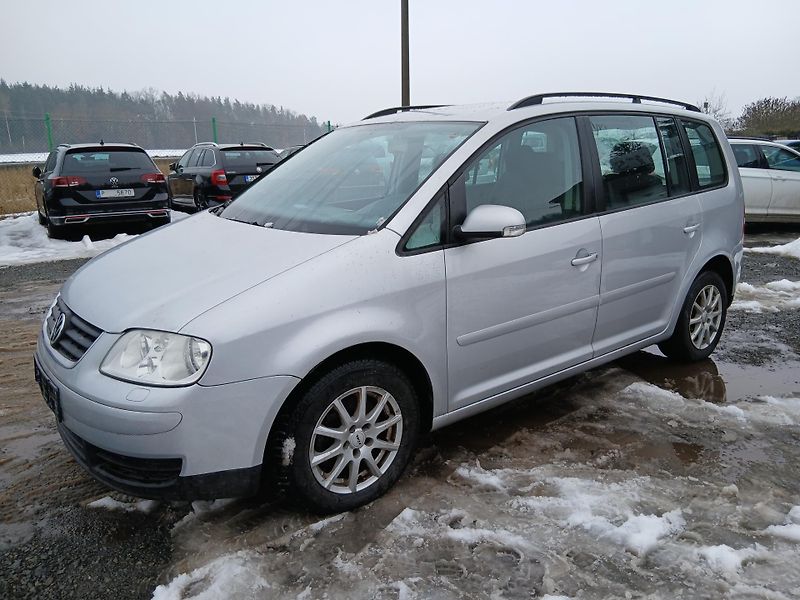 Volkswagen Touran 1.6 FSI, ALU - fotka 1 z 27