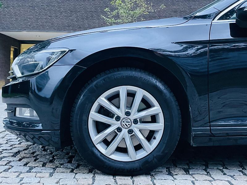 Volkswagen Passat 2.0TDI AUTOMAT VÝHŘEV SENZORY - fotka 48 z 48