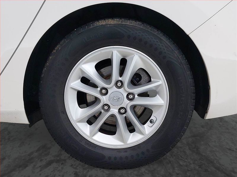 Hyundai i30 (2014) 1.6 MPI, ČR,1.maj, Serv.kniha - fotka 14 z 16