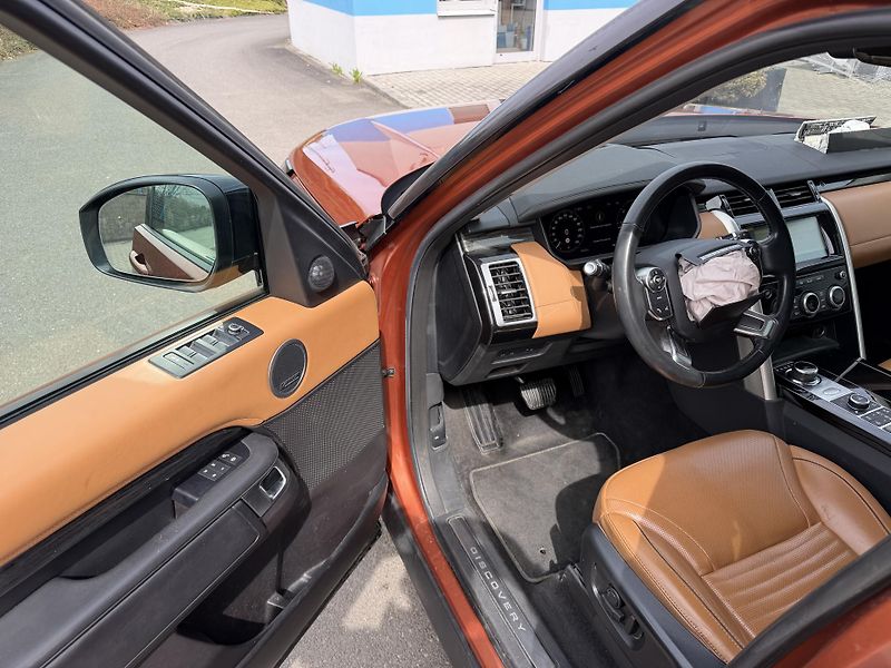 Land Rover Discovery 3,0TDV6 HSE Luxury  7míst  - fotka 13 z 21
