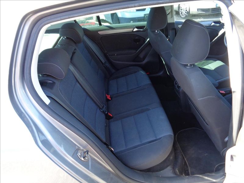 Volkswagen Golf 1,2 tsi - fotka 15 z 17