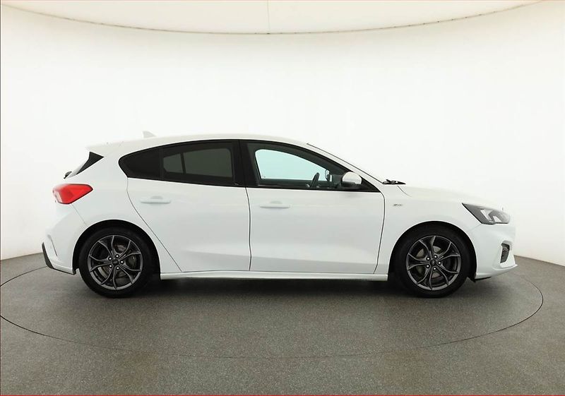 Ford Focus (2018) ST-Line 1.0 EcoBoost - fotka 6 z 18