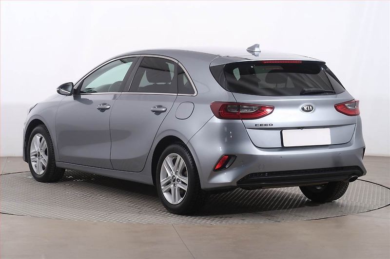 Kia Ceed (2020) Gold 1.4 T-GDI, Serv.kniha - fotka 4 z 21