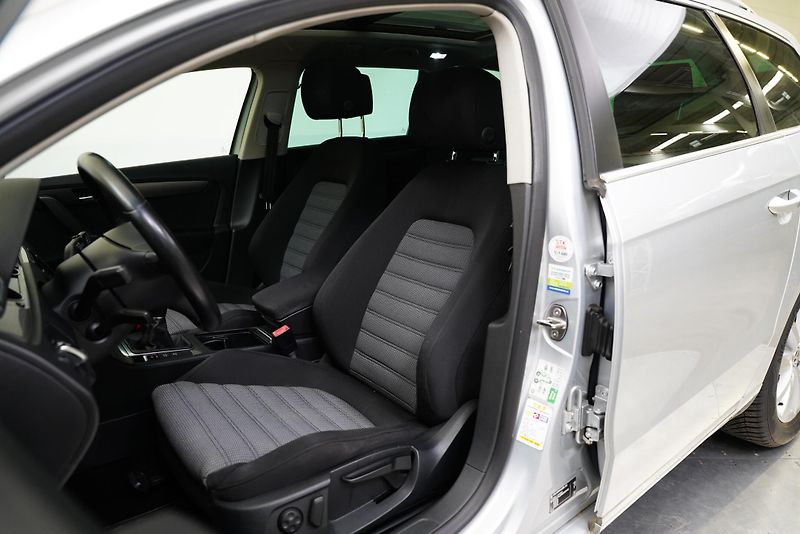 Volkswagen Passat - fotka 11 z 25