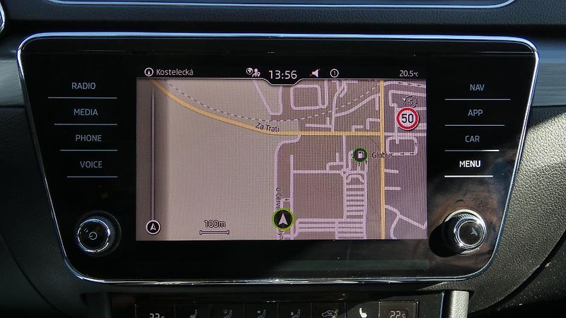 Škoda Superb Combi 2,0 TDI DSG Style - fotka 15 z 25