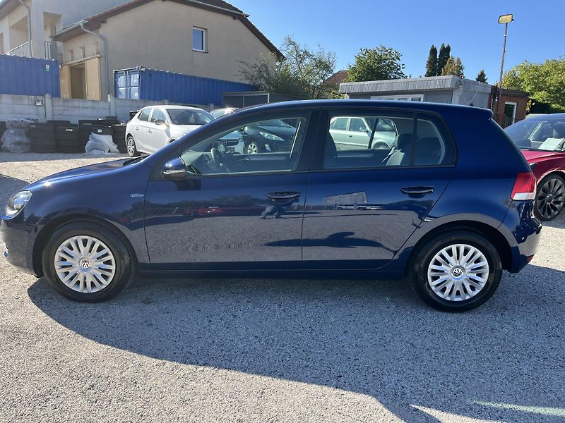 Volkswagen Golf (2009) 1.6 16v 75kw 1.Majitel Klima - fotka 4 z 10