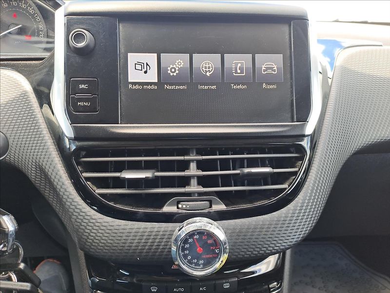 Peugeot 2008 1,2 THP SERVISKA,KOUPENO CZ - fotka 15 z 16