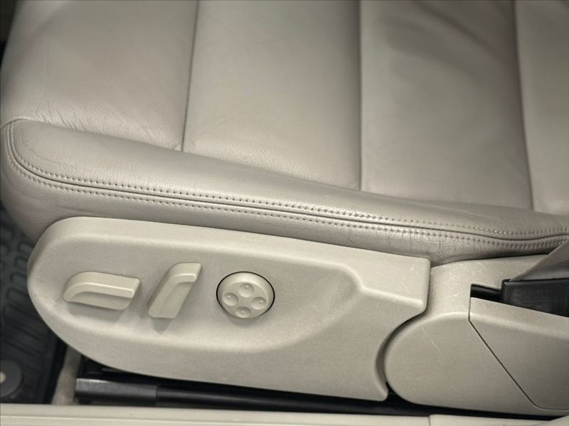 Audi A6 Avant 2,8 i V6 AUT PRAVIDELNÝ - fotka 13 z 17