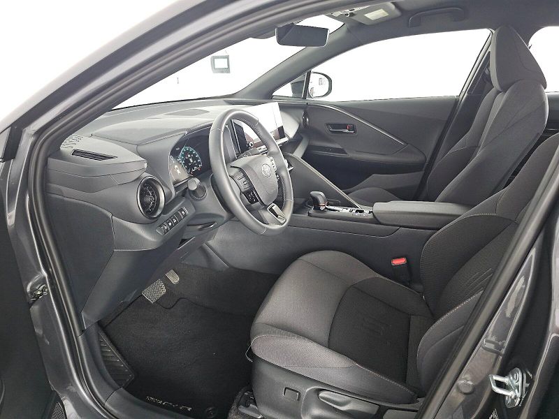 Toyota C-HR (2025) 2.0 223k PHEV CVT Comfort PLUS - fotka 6 z 29