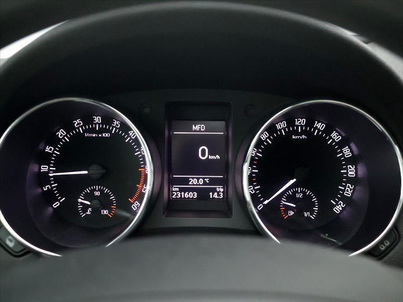 Škoda Yeti 2.0 TDI 103KW 4X4 PANORAMA - fotka 18 z 31